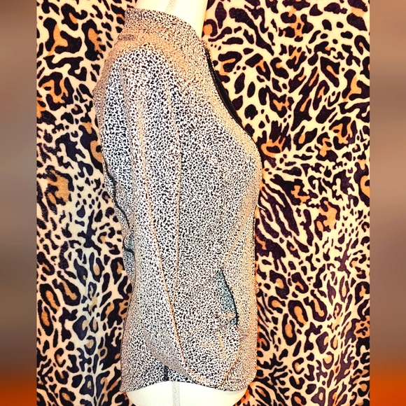 ATHLETA PRE LOVED IN GREAT CONDITION XS - Picture 3 of 4